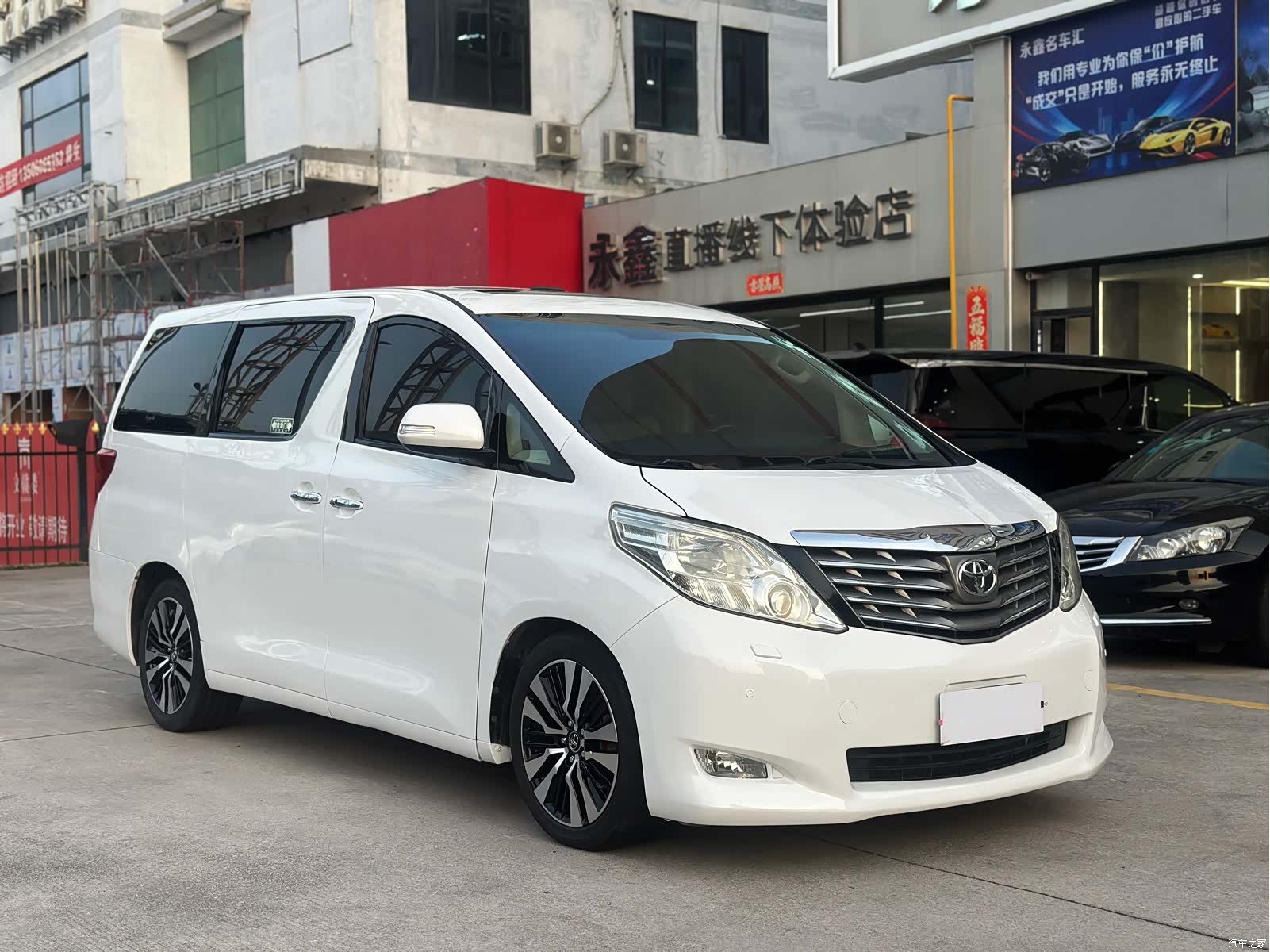 Toyota Alphard, 2011 3