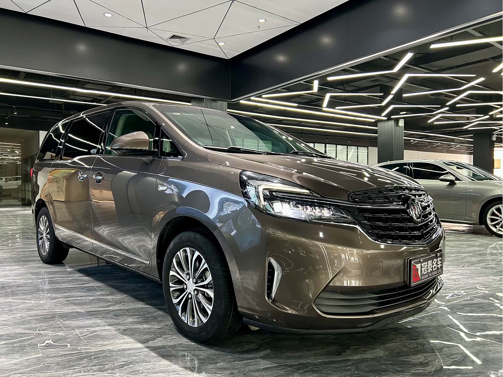 Buick GL8, 2022 3