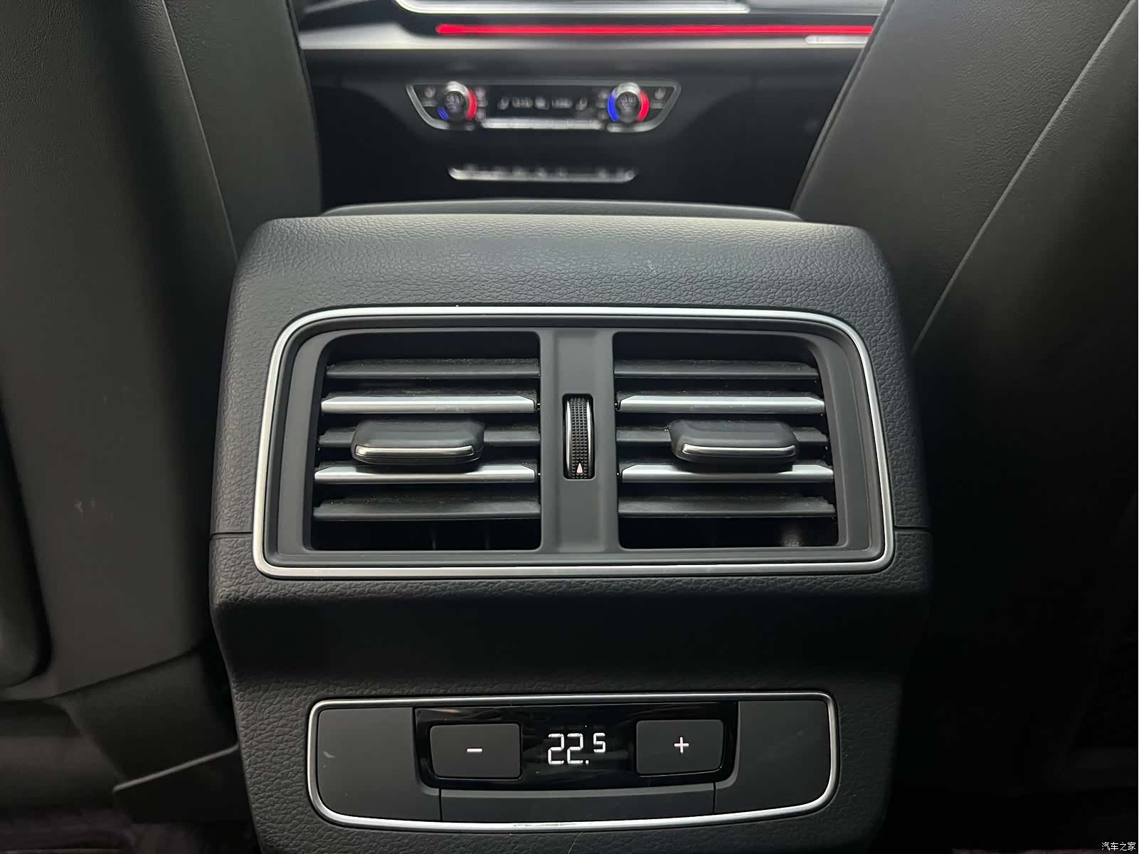 Audi Q5L, 2025 15