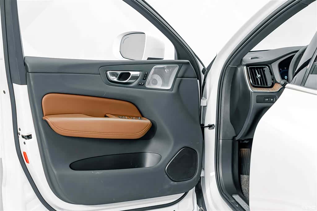 Volvo XC60, 2025 18