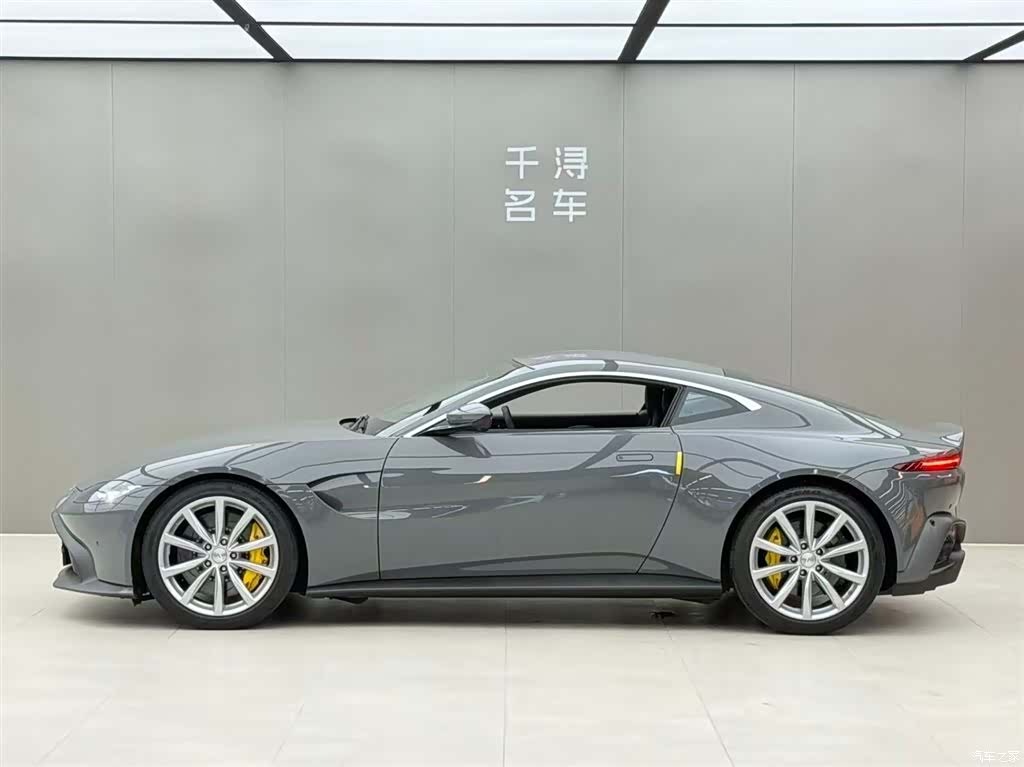 Aston Martin Vantage, 2023 3