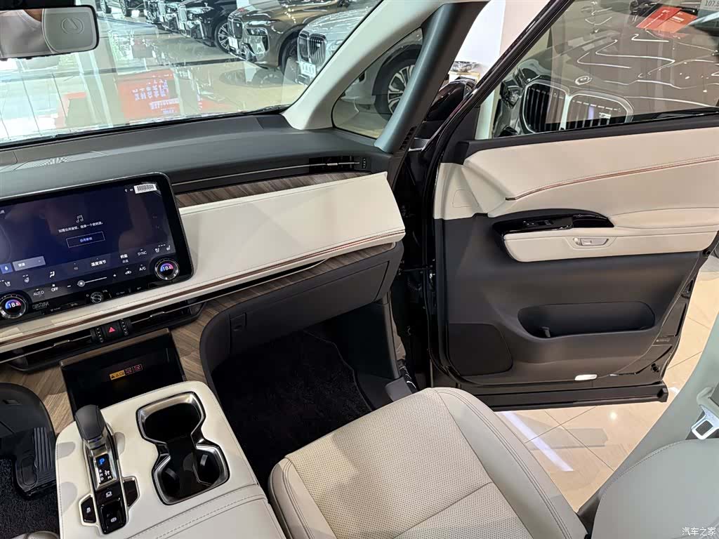 Lexus LM, 2026 18