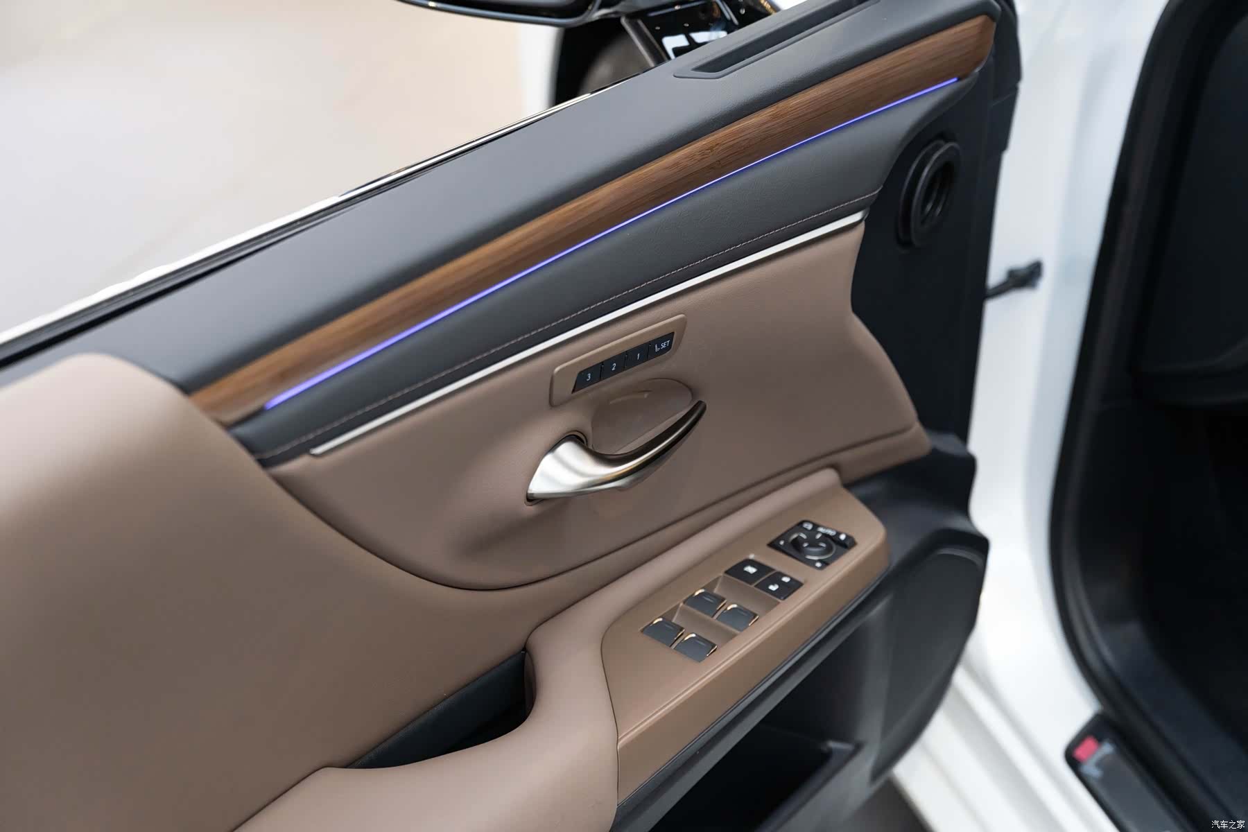 Lexus ES, 2025 18