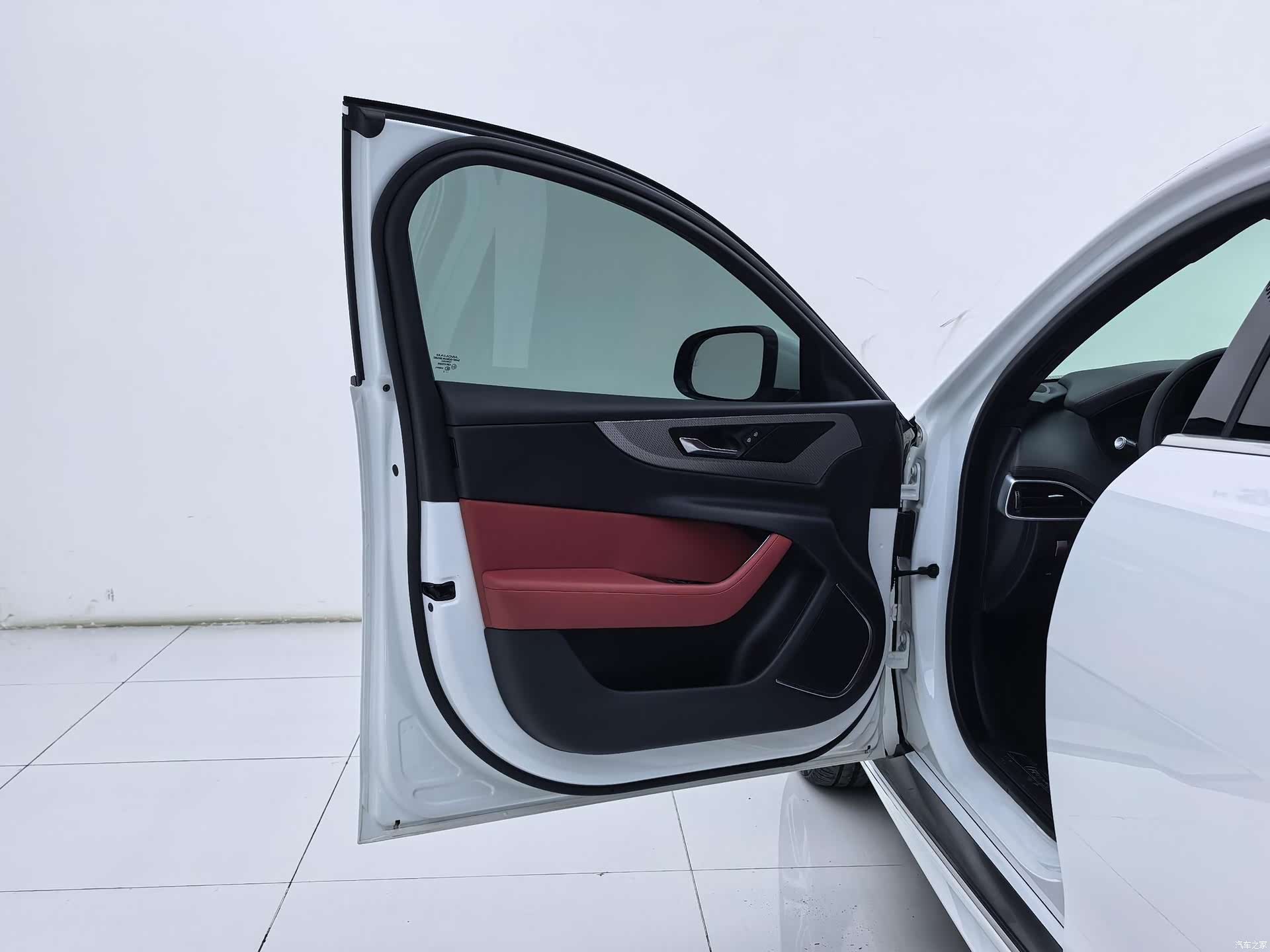 Land Rover XEL, 2022 8