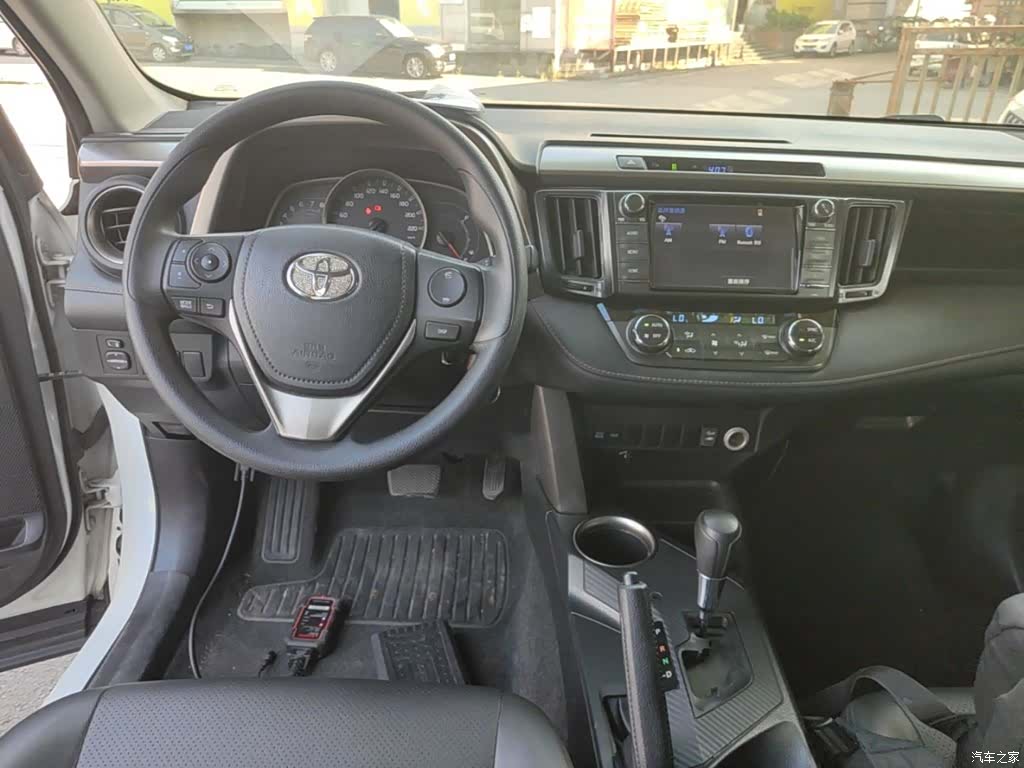 Toyota RAV4, 2016 10