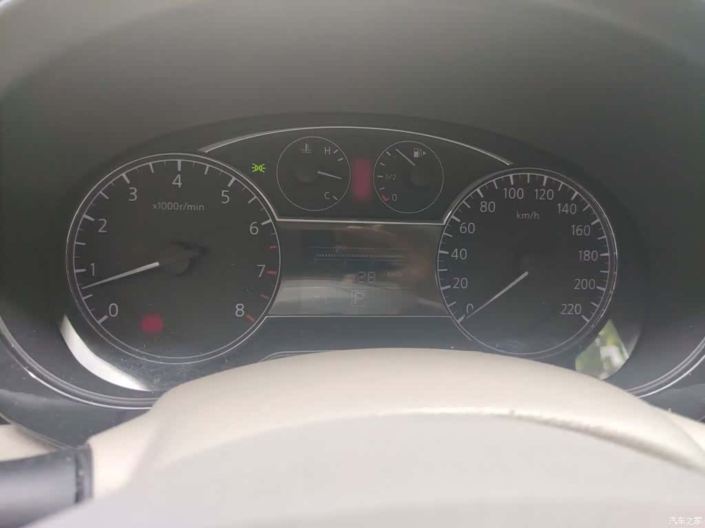 Nissan Tiida, 2014 4