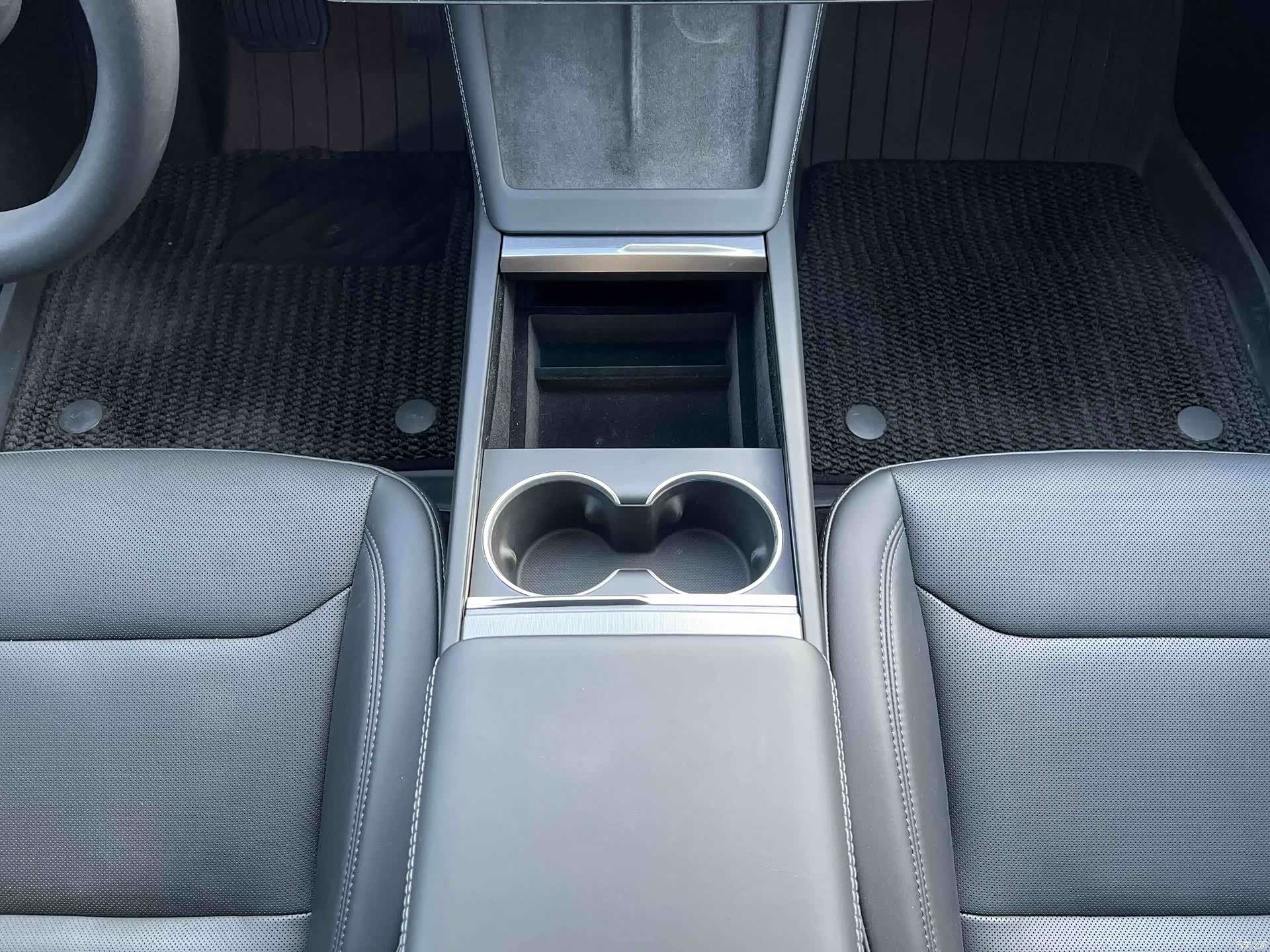 Tesla Model 3, 2024 12