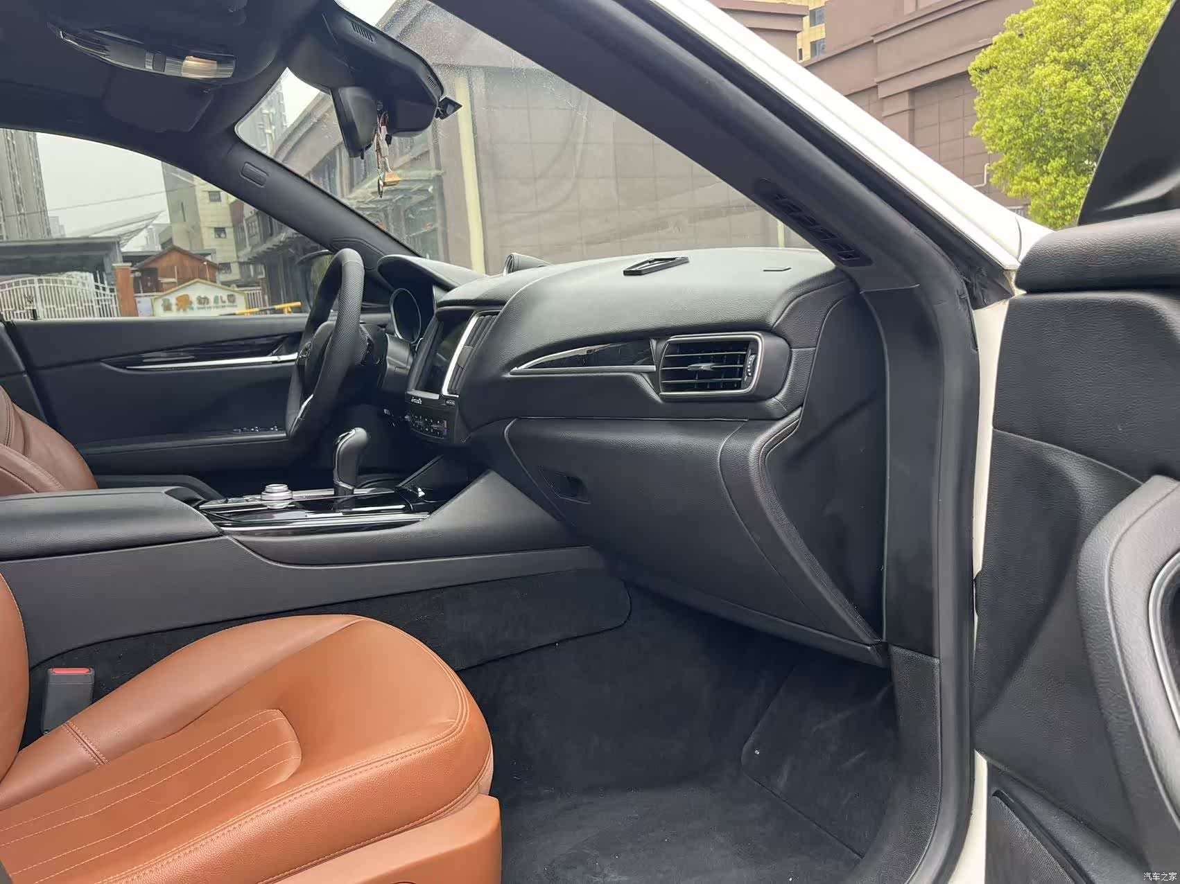 Maserati Levante, 2018 16