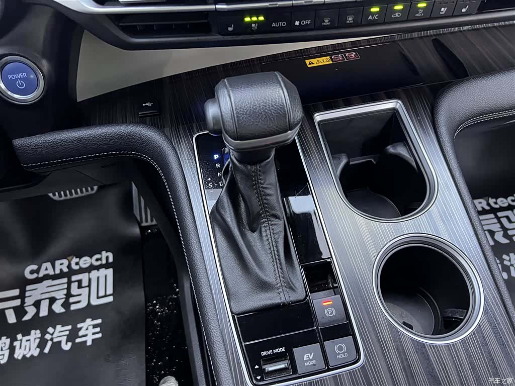Toyota Granvia, 2023 20