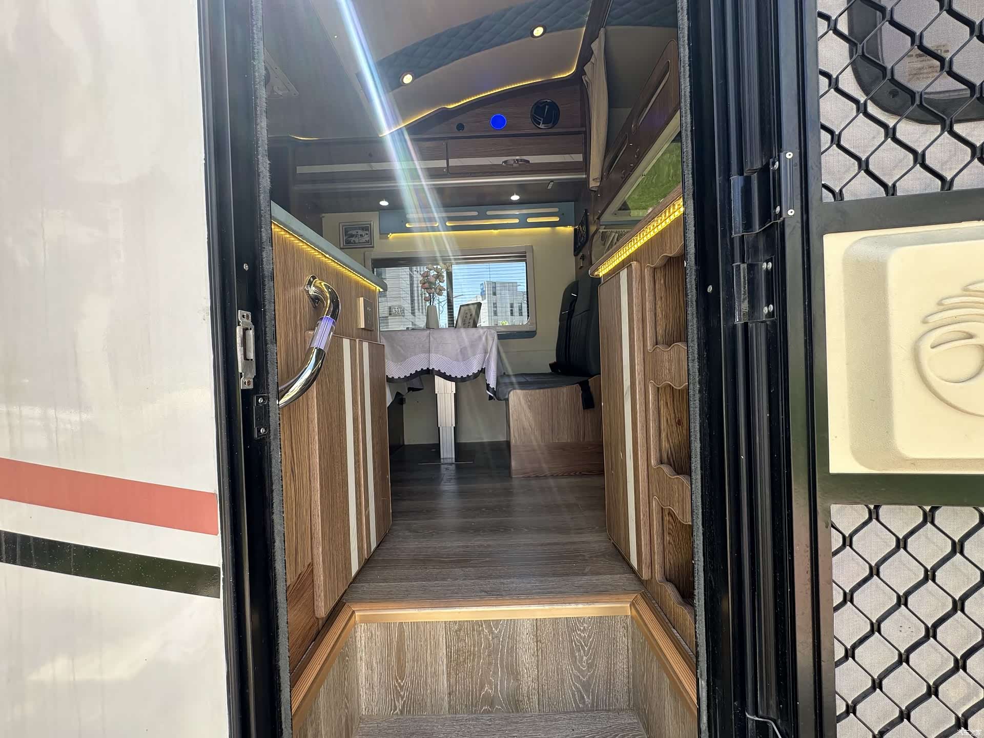 Maxus V80, 2019 26