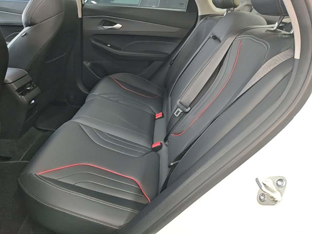 Geely Binray, 2025 17