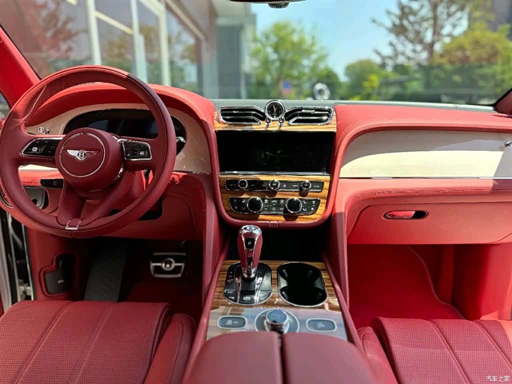 Bentley Bentayga, 2024 7