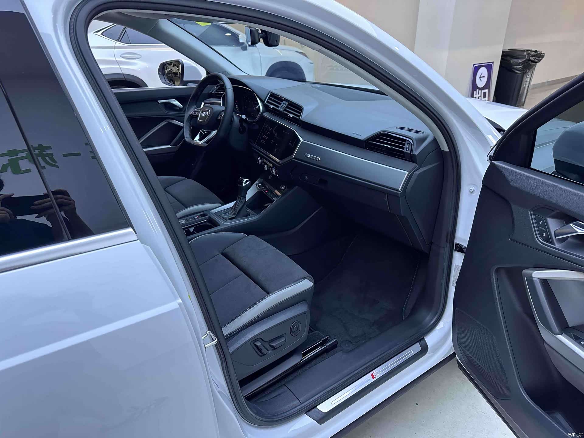 Audi Q3, 2022 10