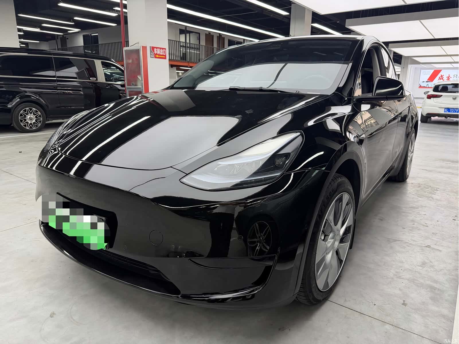 Tesla Model Y, 2023 1