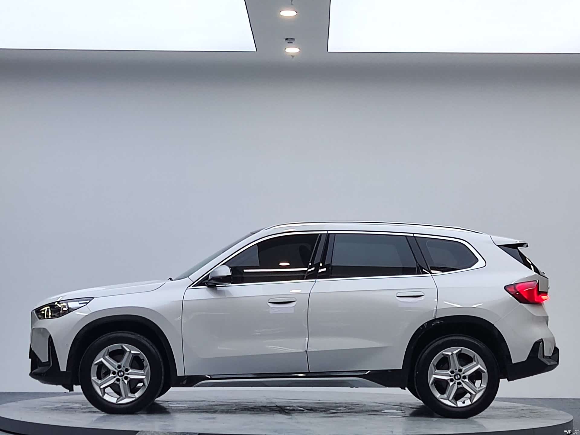 BMW X1, 2023 все фото
