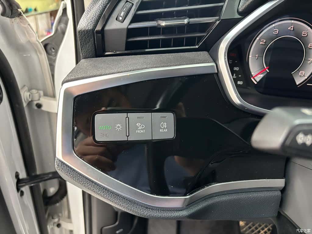 Audi Q3, 2022 все фото