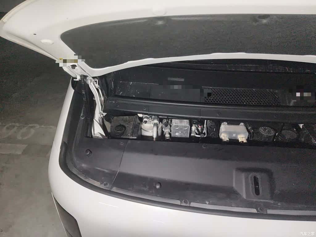 Li Auto MEGA, 2025 22