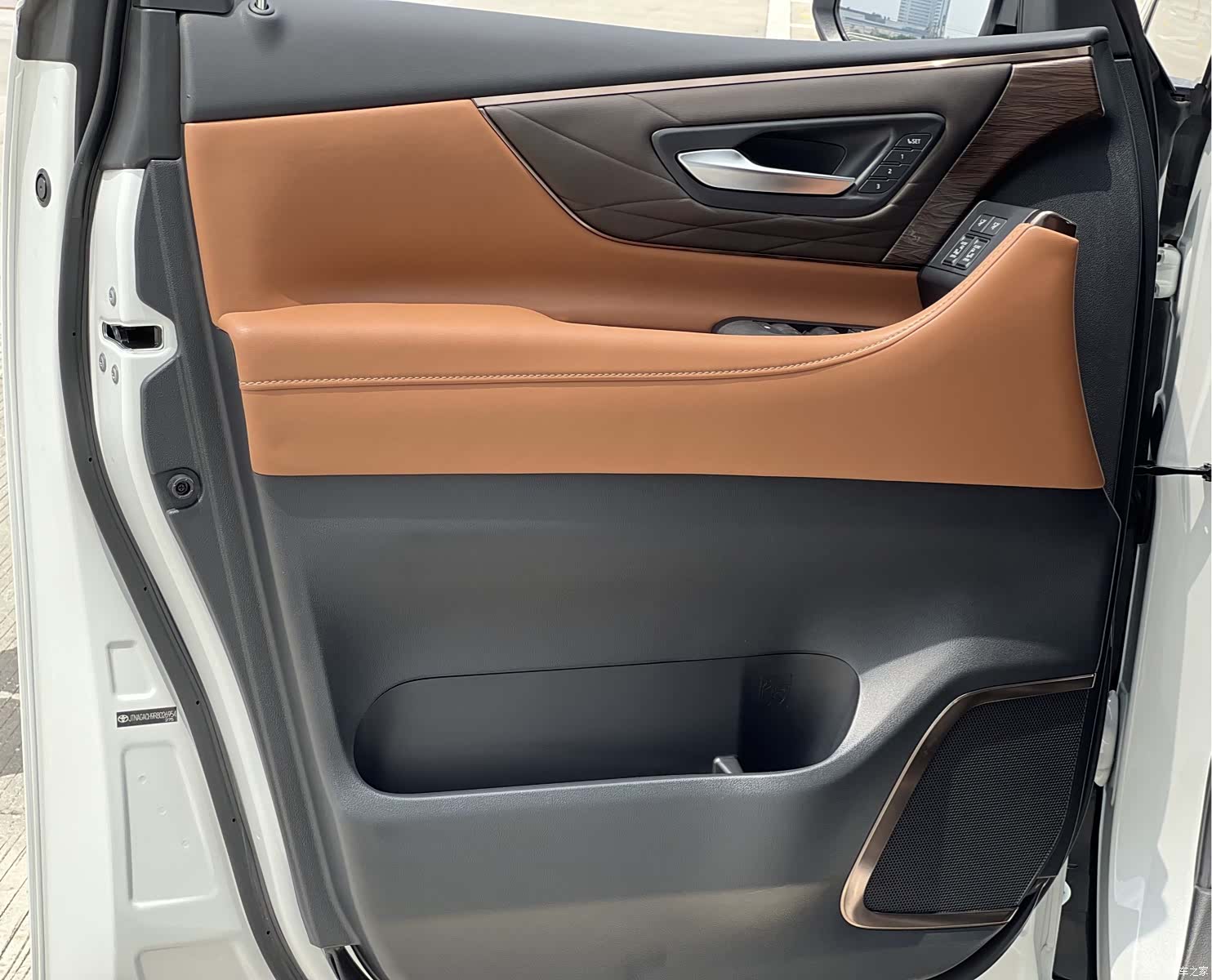 Toyota Vellfire, 2025 14