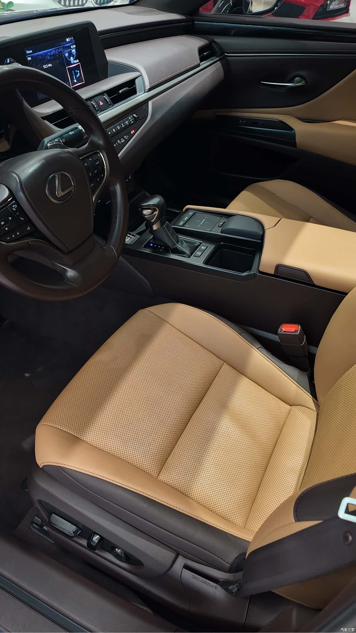 Lexus ES, 2020 9