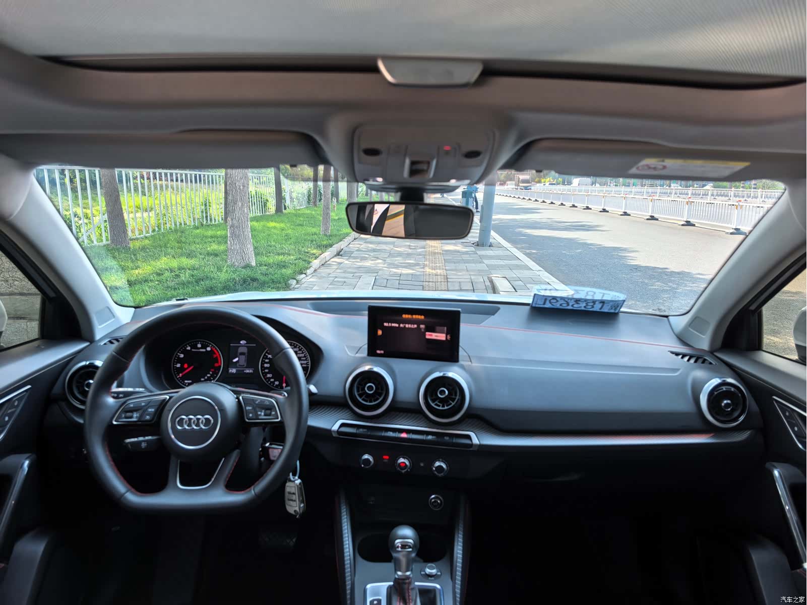Audi Q2L, 2023 9