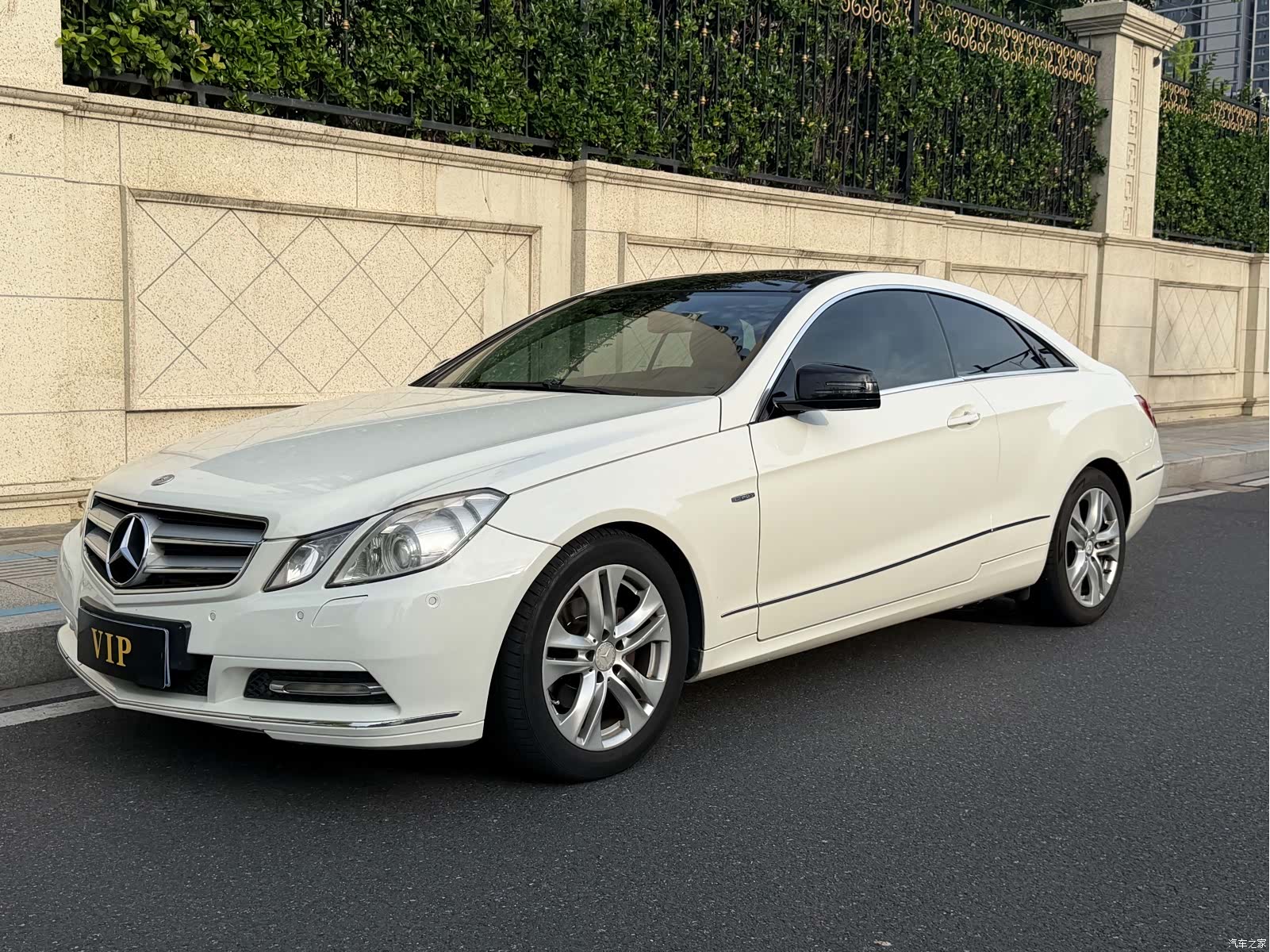 Mercedes-Benz E-Class, 2011 1