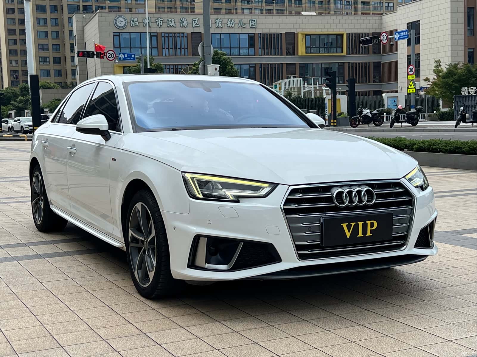 Audi A4L, 2019 3