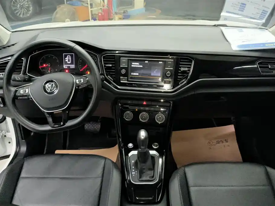 Volkswagen T-ROC exploring Songs