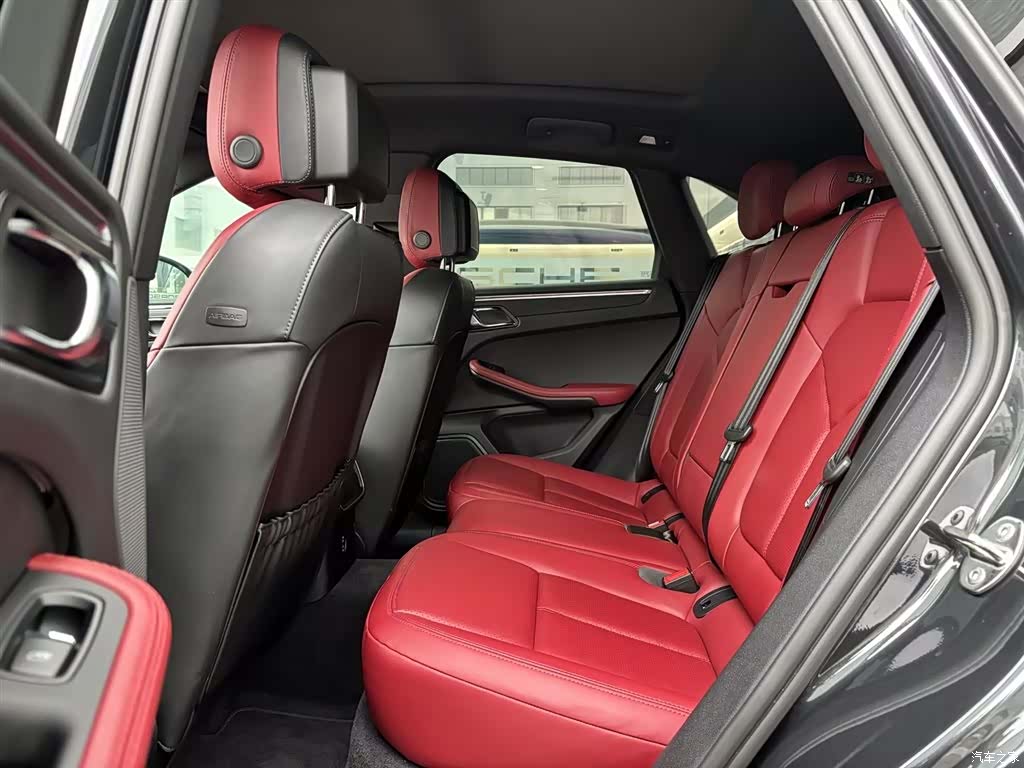 Porsche Macan, 2024 12
