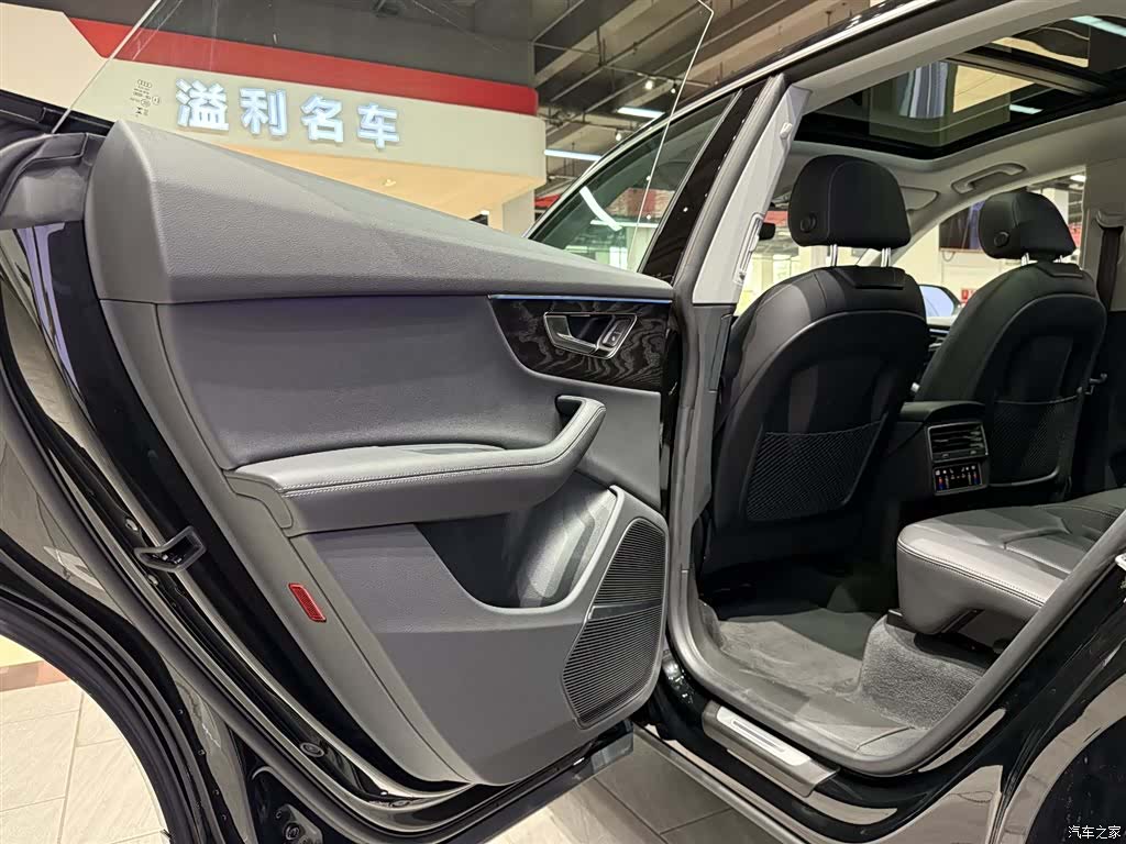 Audi Q8, 2025 18