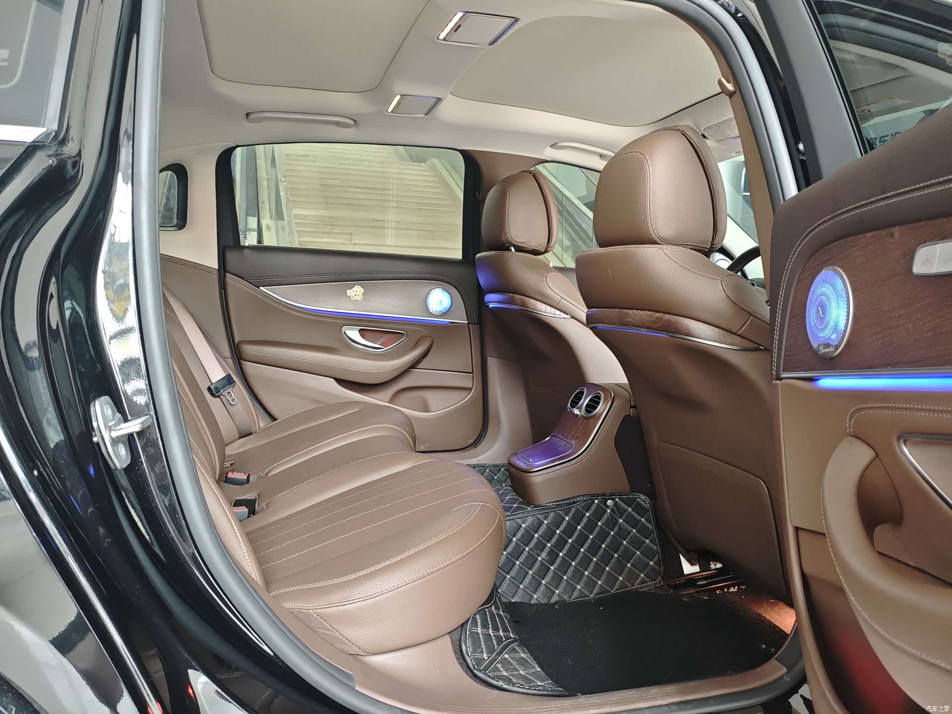 Mercedes-Benz E-Class, 2022 10