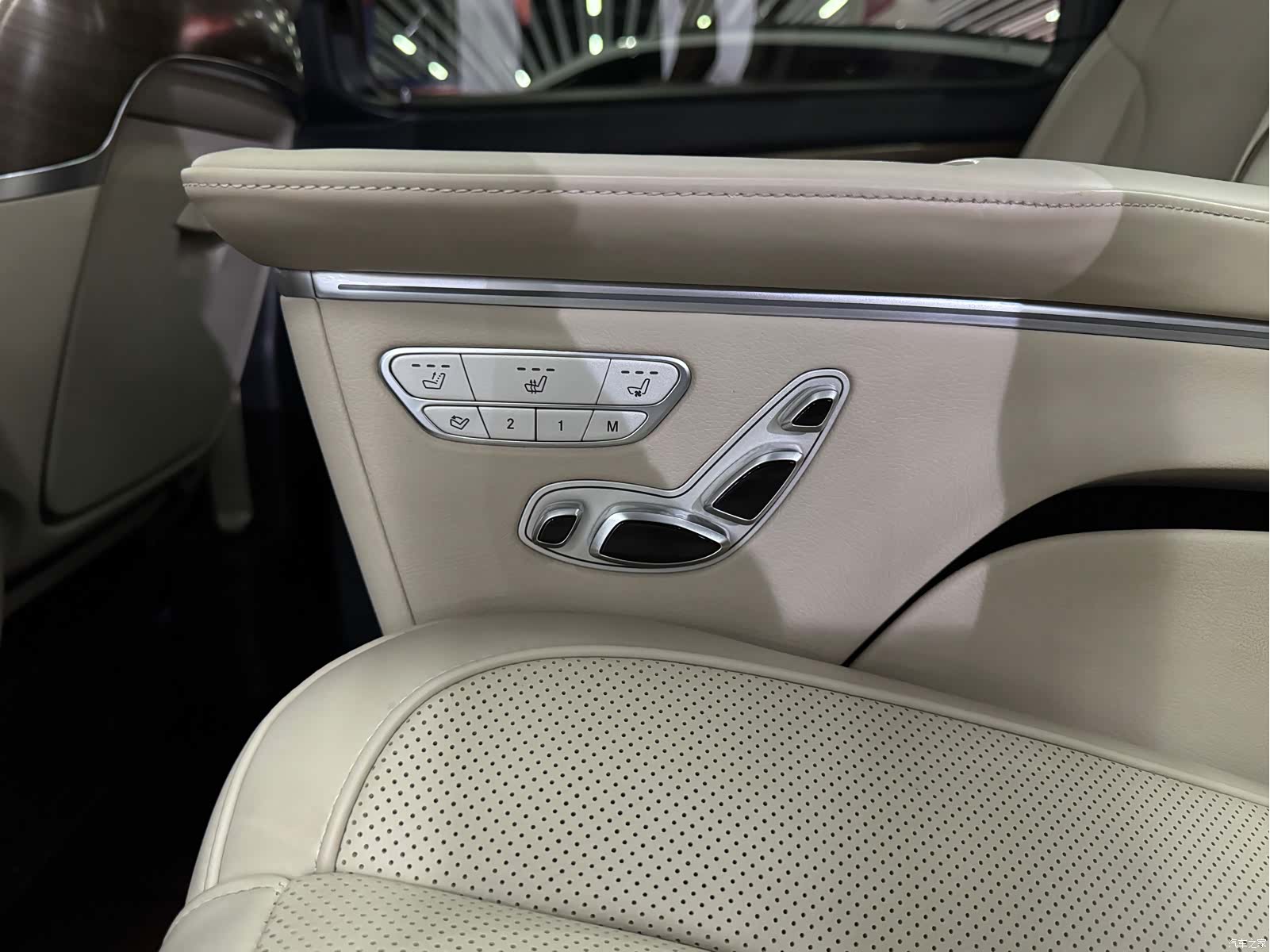 Mercedes-Benz V-Class, 2023 9