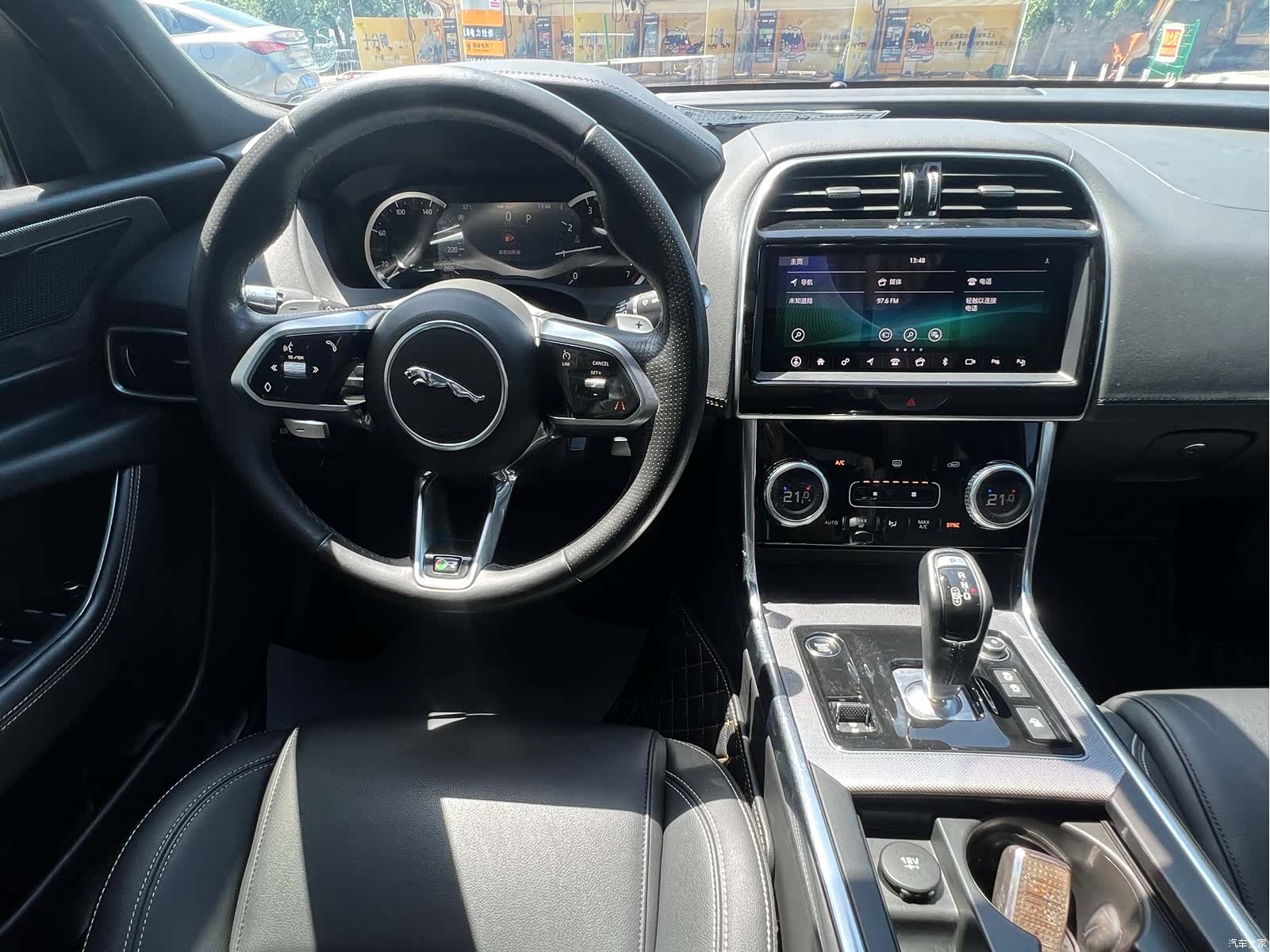 Land Rover XEL, 2020 13