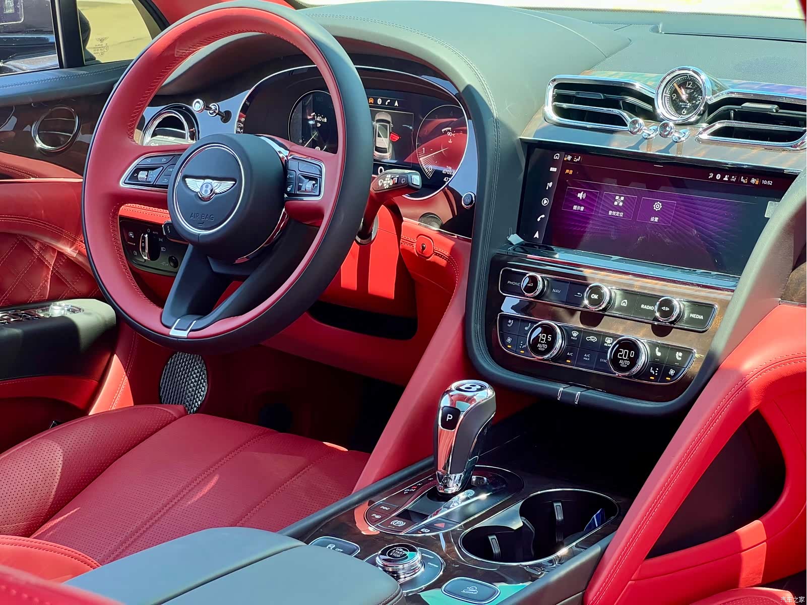 Bentley Bentayga, 2023 13