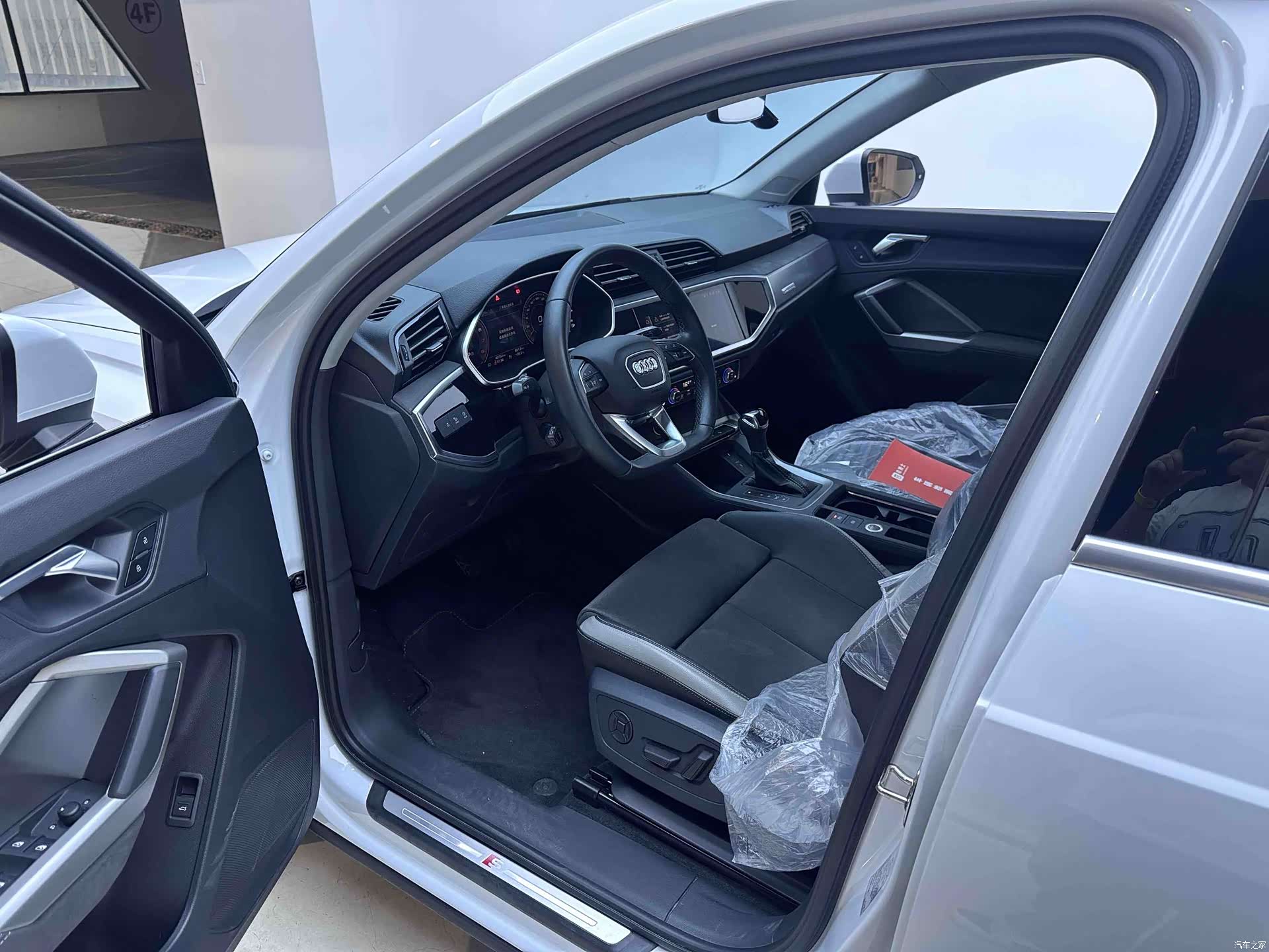 Audi Q3, 2023 10