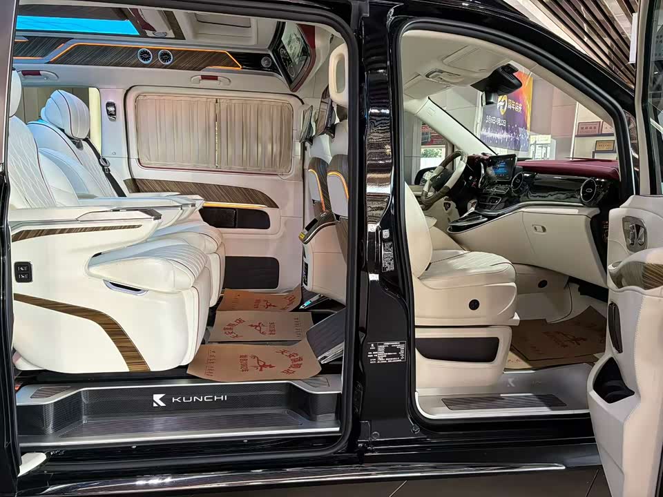 Mercedes-Benz V-class