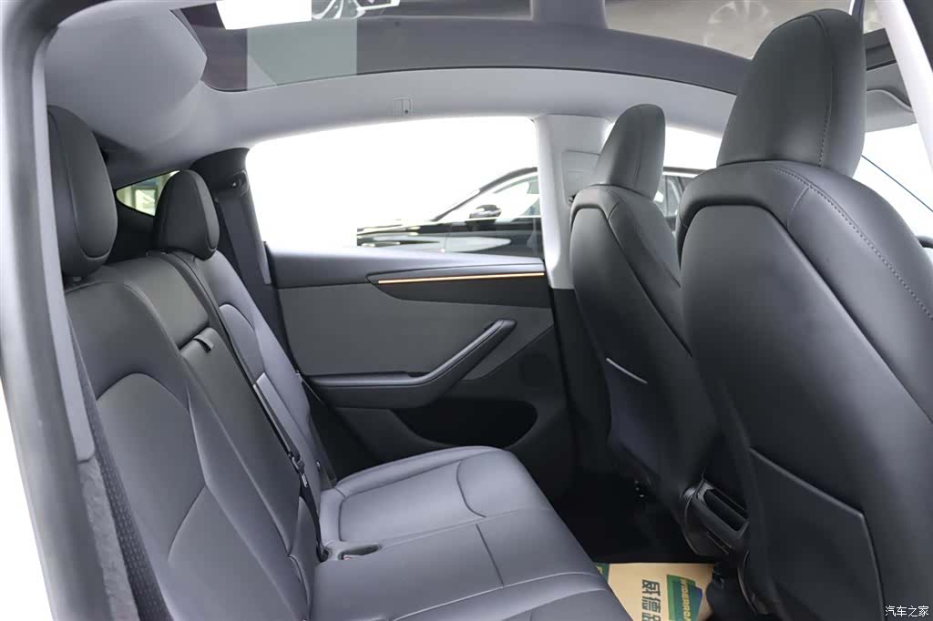 Tesla Model Y, 2026 12