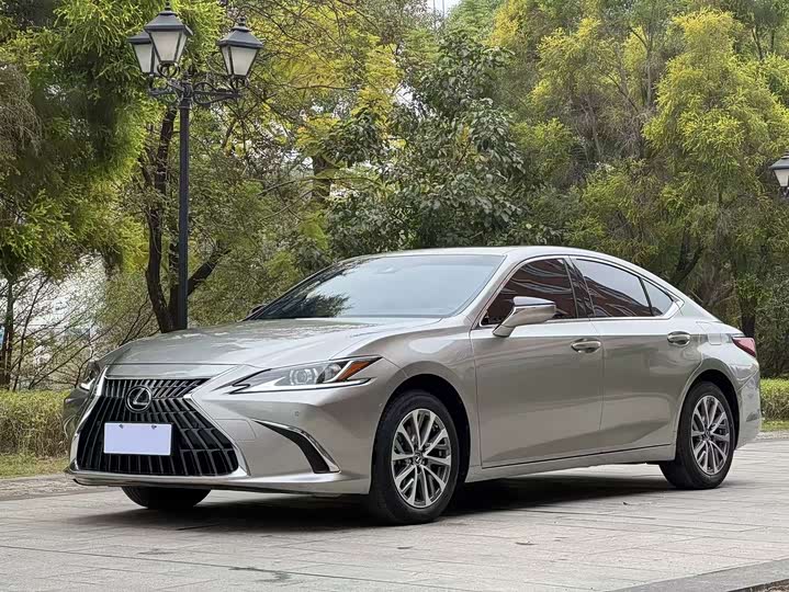 Lexus ES 2023 — фото 1