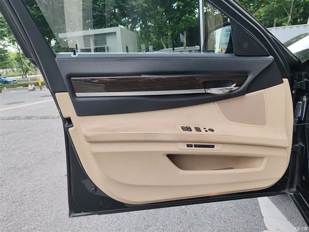 BMW 7 Series, 2011 10