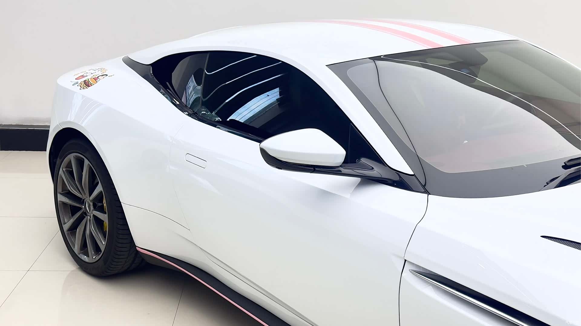 Aston Martin DB11, 2020 11