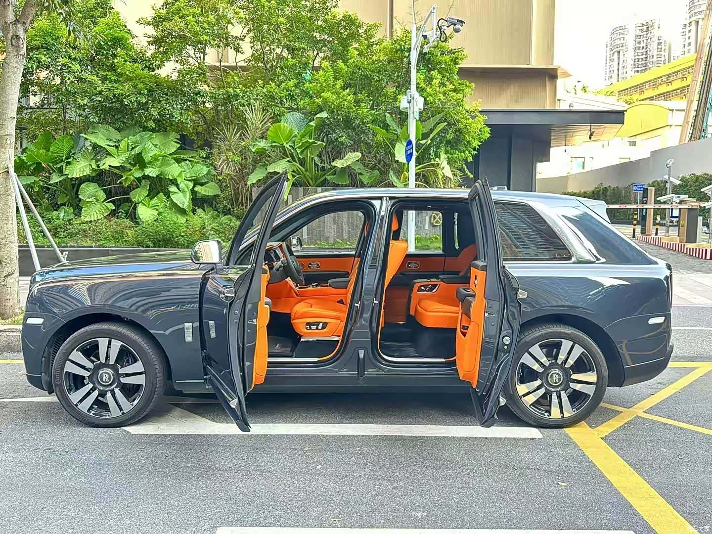 Rolls-Royce Cullinan, 2021 3