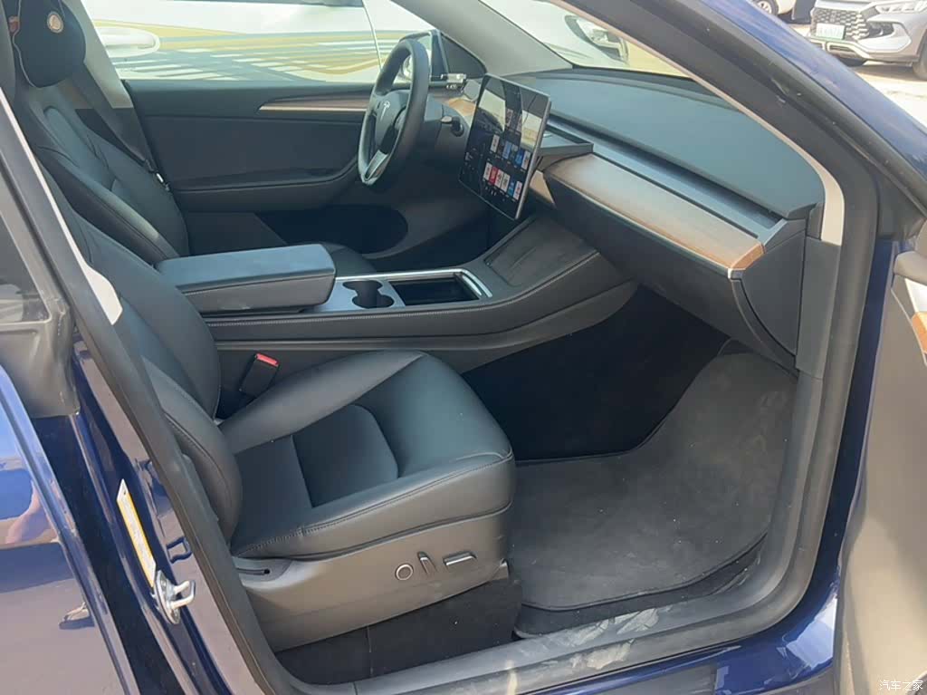 Tesla Model Y, 2021 3