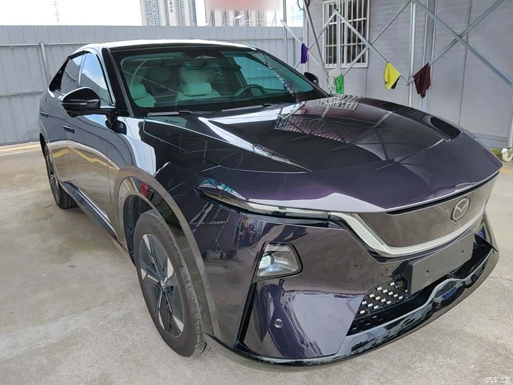 Mazda EZ-60, 2025 4