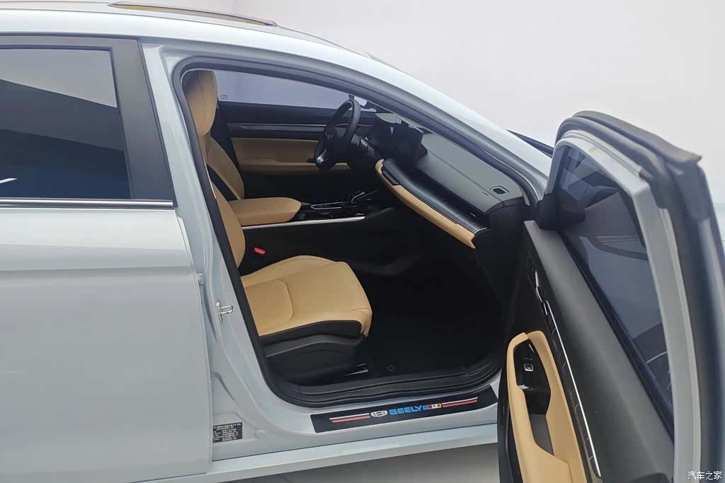 Geely Emgrand, 2023 8