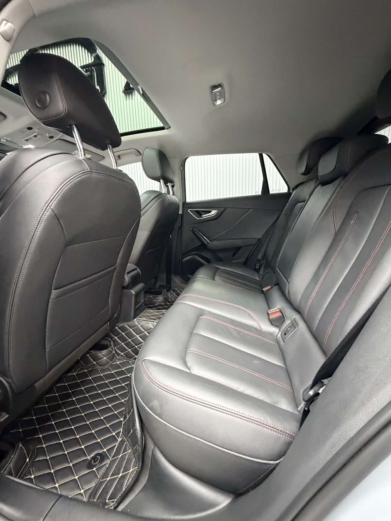 Audi Q2L, 2023 11