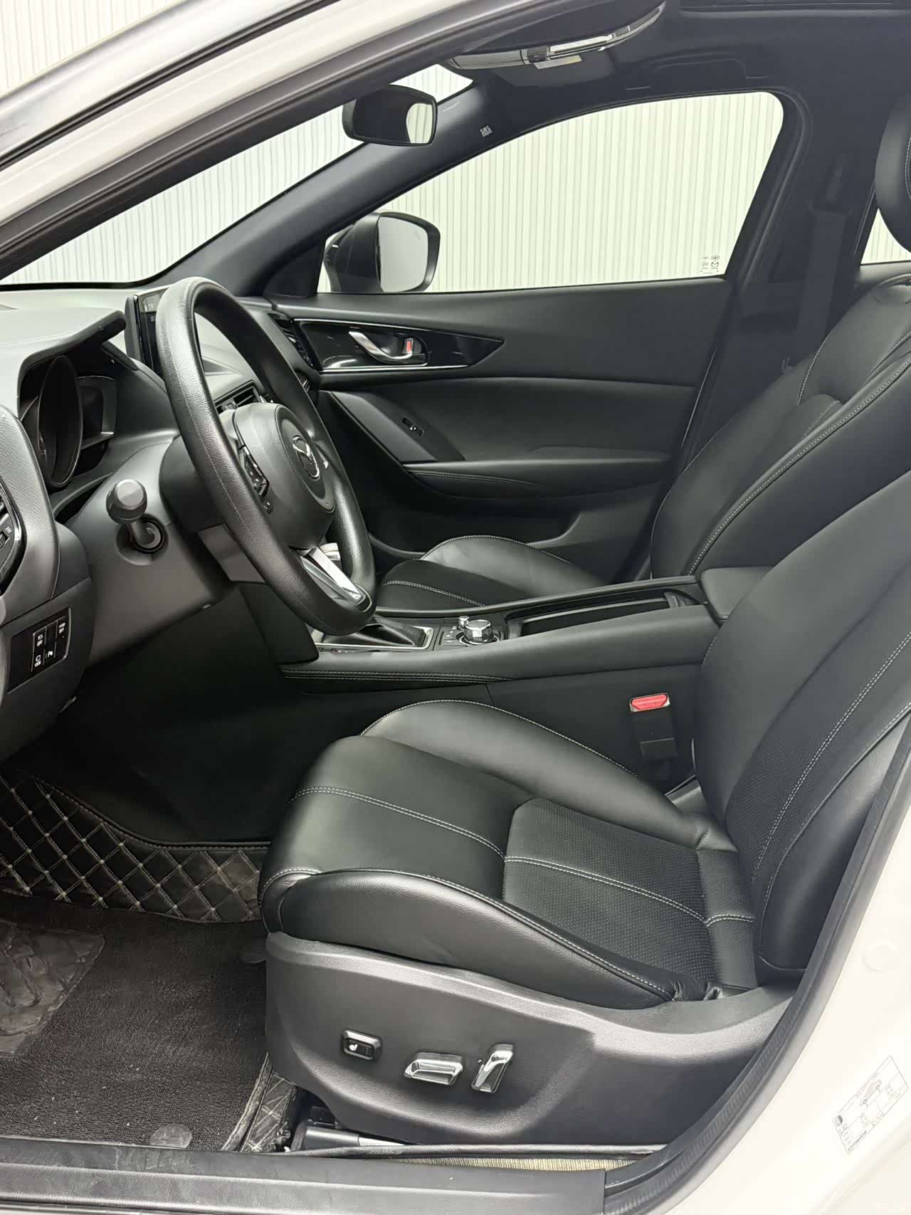 Mazda CX-4, 2023 22