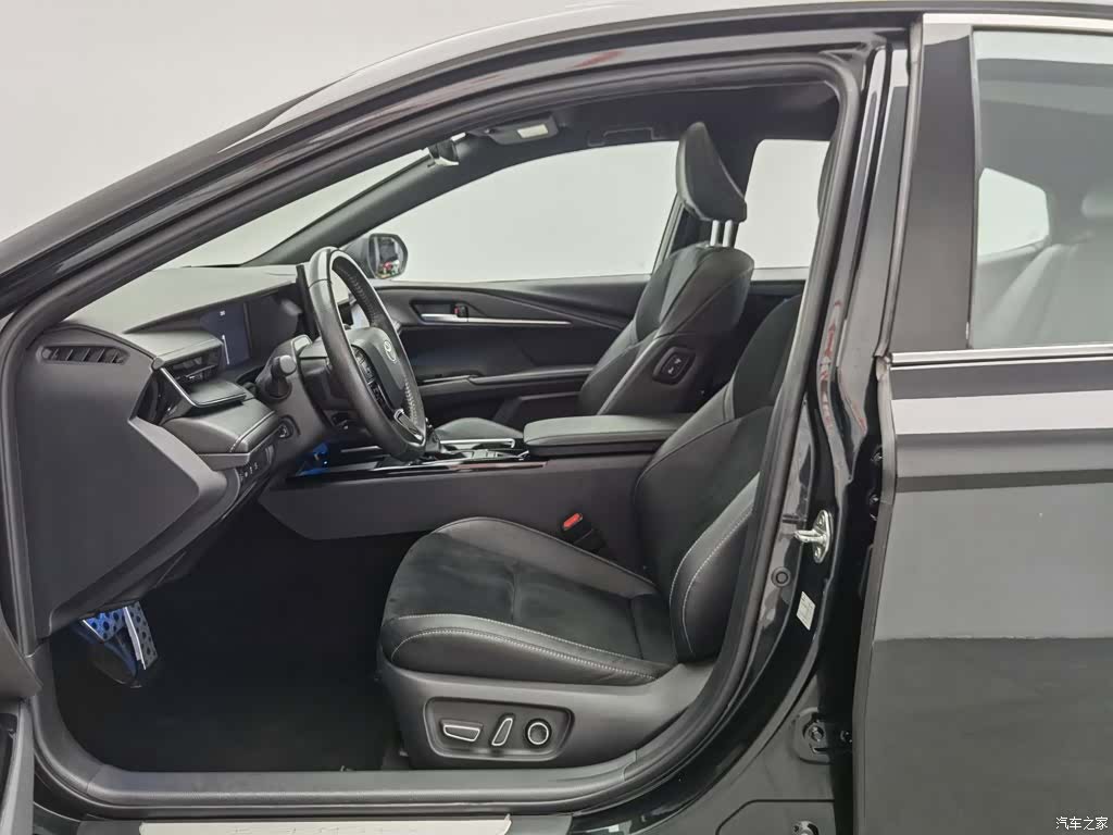 Toyota Camry, 2024 10