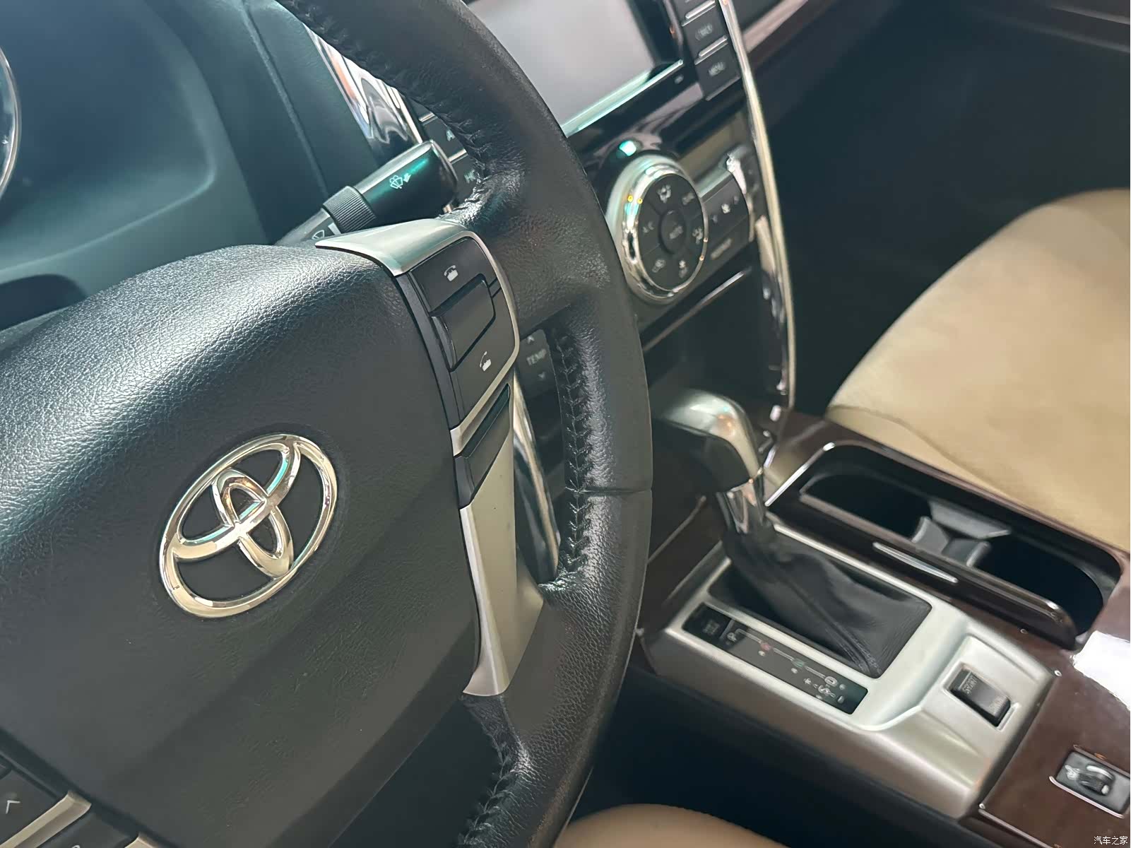Toyota 2.5V, 2015 7