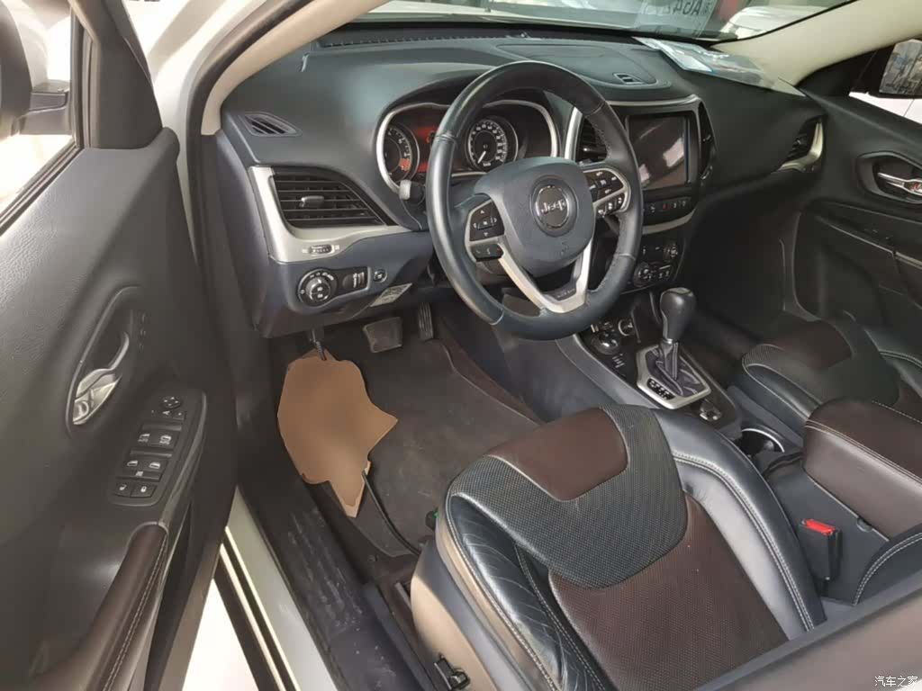 Jeep Cherokee, 2015 16