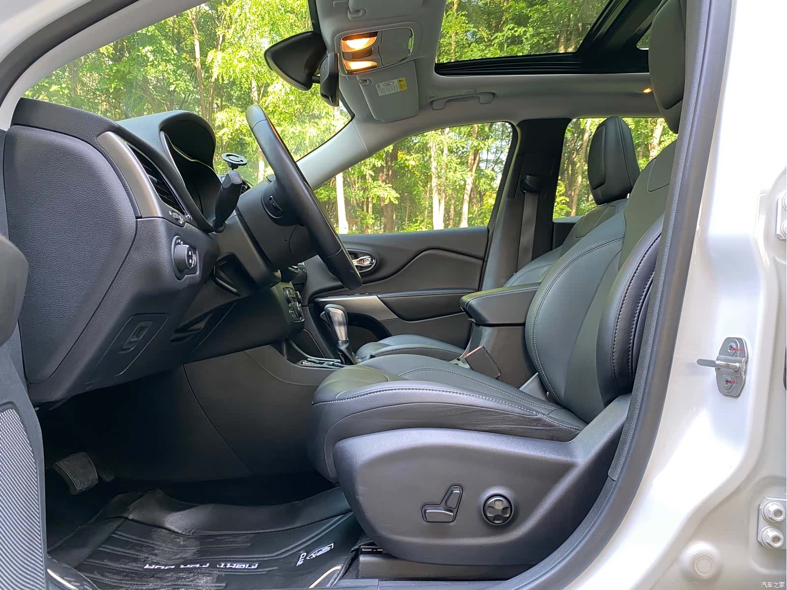 Jeep Cherokee, 2019 10