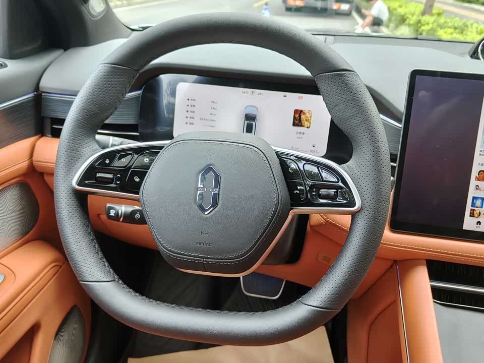 AITO Ask the world M7